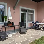 Schoene Mit Terrasse, Garten Und-pool *