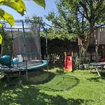 아파트 Schoene Mit Terrasse, Garten Und-pool 탈가우