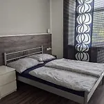 Schoene Mit Terrasse, Garten Und-pool 아파트 *