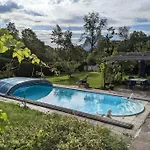 Schoene Mit Terrasse, Garten Und-pool *