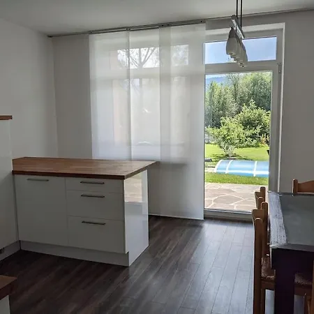 Schoene Mit Terrasse, Garten Und Pool Apartment