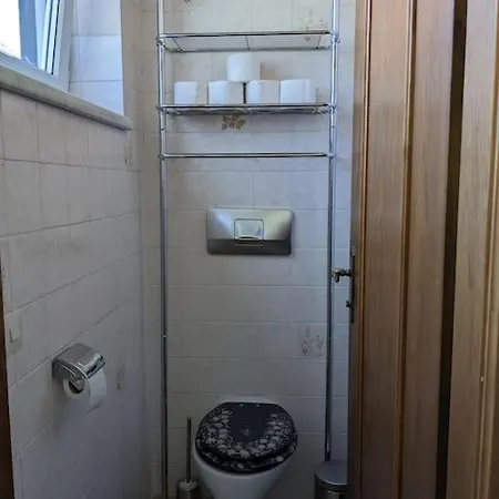 Apartman Schoene Mit Terrasse, Garten Und-pool