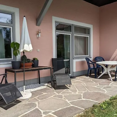 Schoene Mit Terrasse, Garten Und-pool *