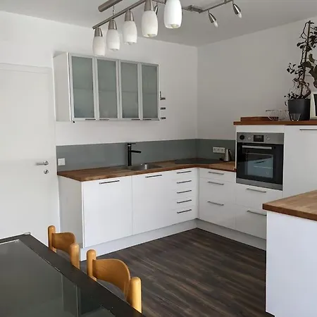 Schoene Mit Terrasse, Garten Und-pool Apartman *