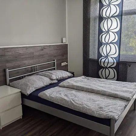 Apartment Schoene Mit Terrasse, Garten Und Pool *