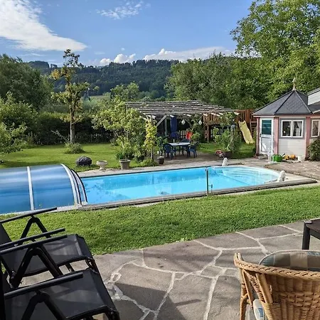 Апартаменты Schoene Mit Terrasse, Garten Und-pool