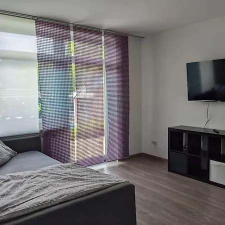 Апартаменты Schoene Mit Terrasse, Garten Und-pool *