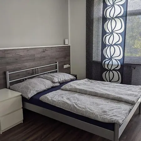 Schoene Mit Terrasse, Garten Und-pool Apartman *