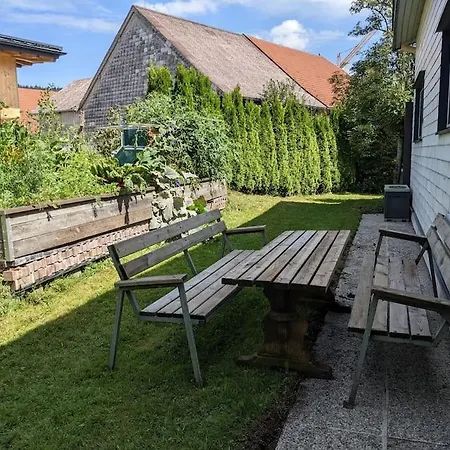 Schoene Mit Terrasse, Garten Und-pool Apartman Thalgau