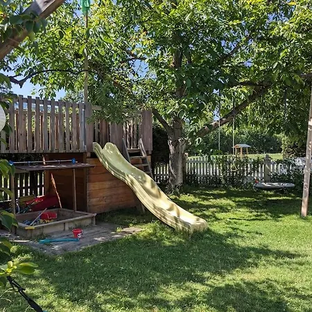 Schoene Mit Terrasse, Garten Und-pool 아파트 *