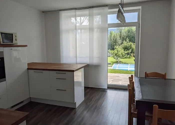 Schoene Mit Terrasse, Garten Und-pool شقة