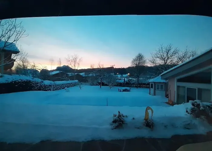 Schoene Mit Terrasse, Garten Und-pool شقة *