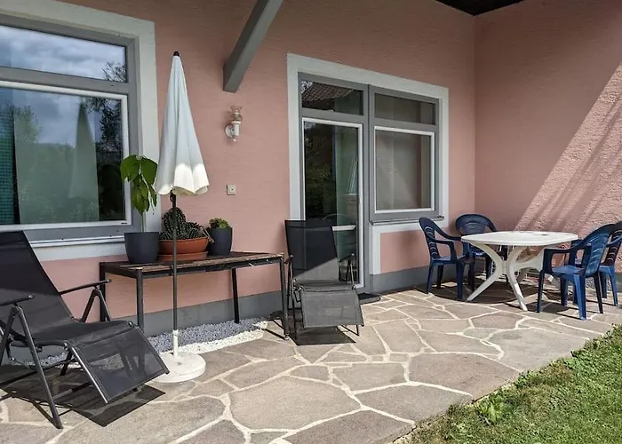 Schoene Mit Terrasse, Garten Und-pool *