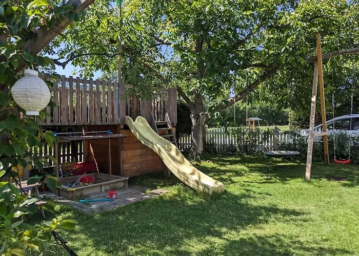 Schoene Mit Terrasse, Garten Und-pool ثالغاو