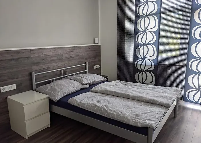 شقة Schoene Mit Terrasse, Garten Und-pool *