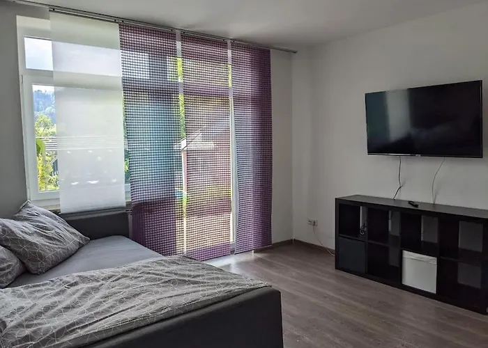 شقة Schoene Mit Terrasse, Garten Und-pool *