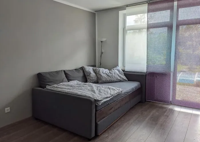 Schoene Mit Terrasse, Garten Und-pool ثالغاو