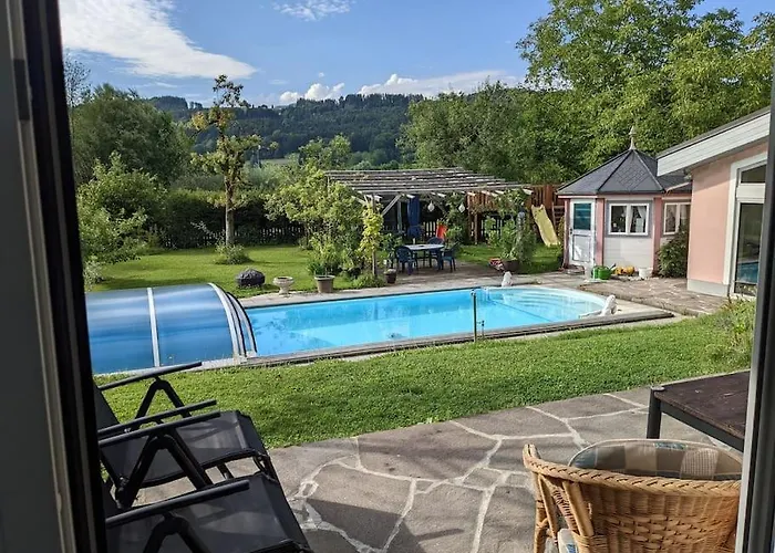 شقة Schoene Mit Terrasse, Garten Und-pool